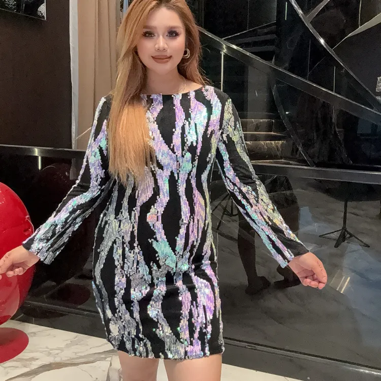 紫色亮片重工设计感圆领长袖中款连衣裙
