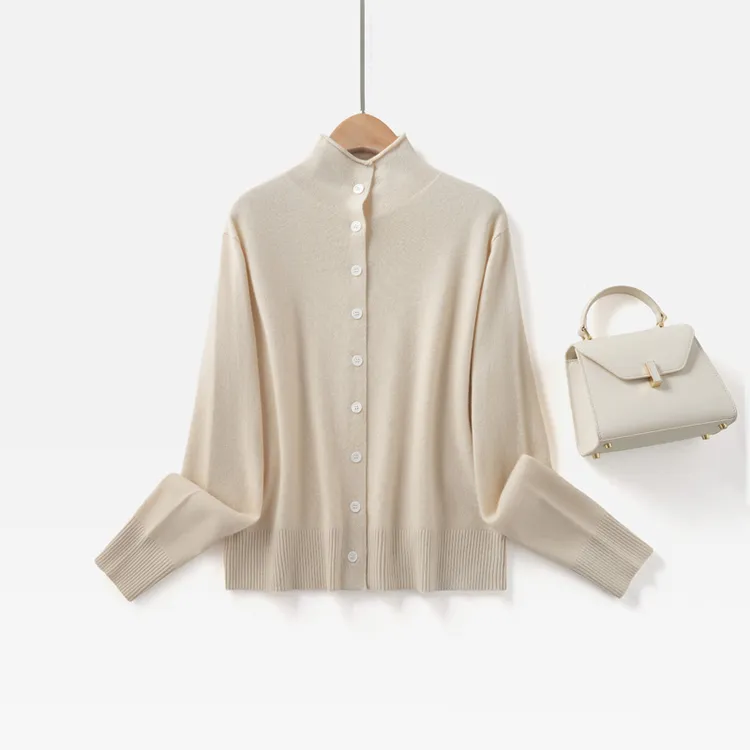 时尚纽扣高领羊毛保暖针织开衫51A080542