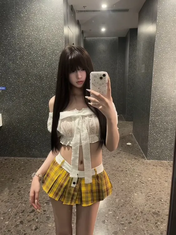 泰味千金 纯欲风辣妹性感一字肩露肩上衣高腰显瘦百褶裙两件套