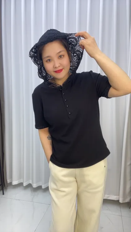 2025、春夏季新款遮肉显瘦蕾丝连帽减龄彩扣T恤