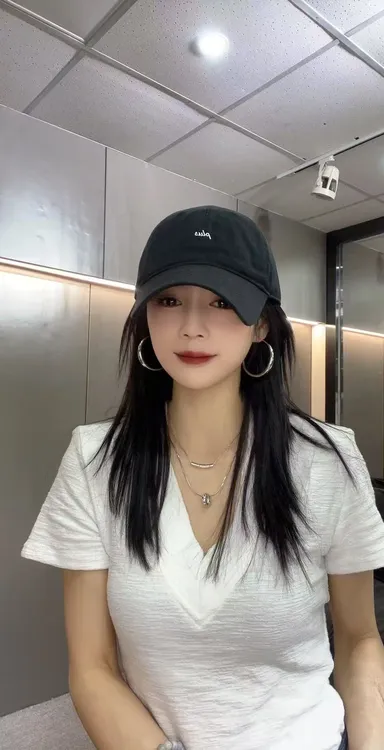 简约百搭款棒球帽子女显脸小鸭舌帽