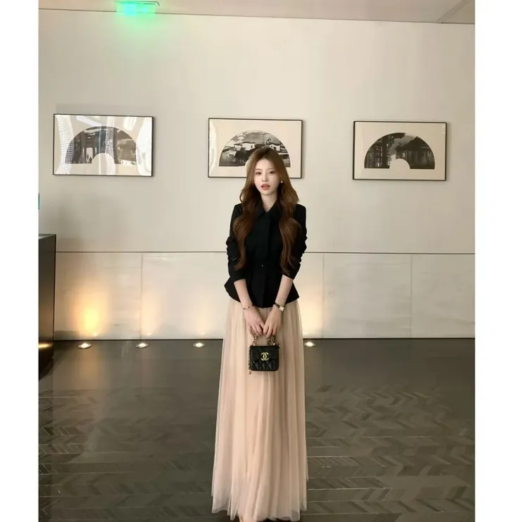 亚曼庄园秋季新款韩系高级感气质收腰显瘦西装外套+网纱半裙
