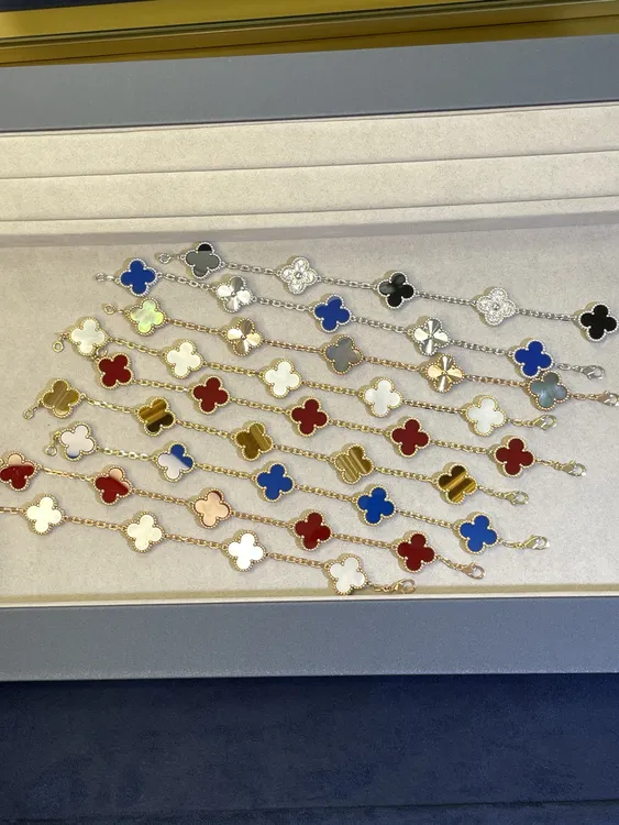 18K金 五花四叶草手链 《多样性发其一》