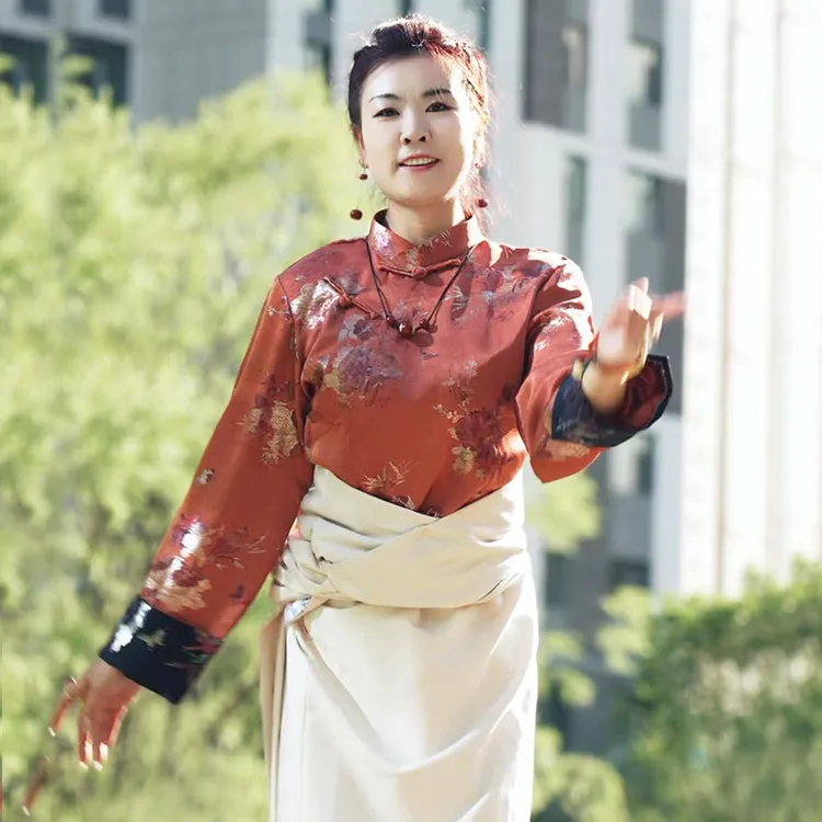 藏装藏族新款缎面烫金锅庄舞衬衫舞蹈服高档中国风上衣女士衬衣