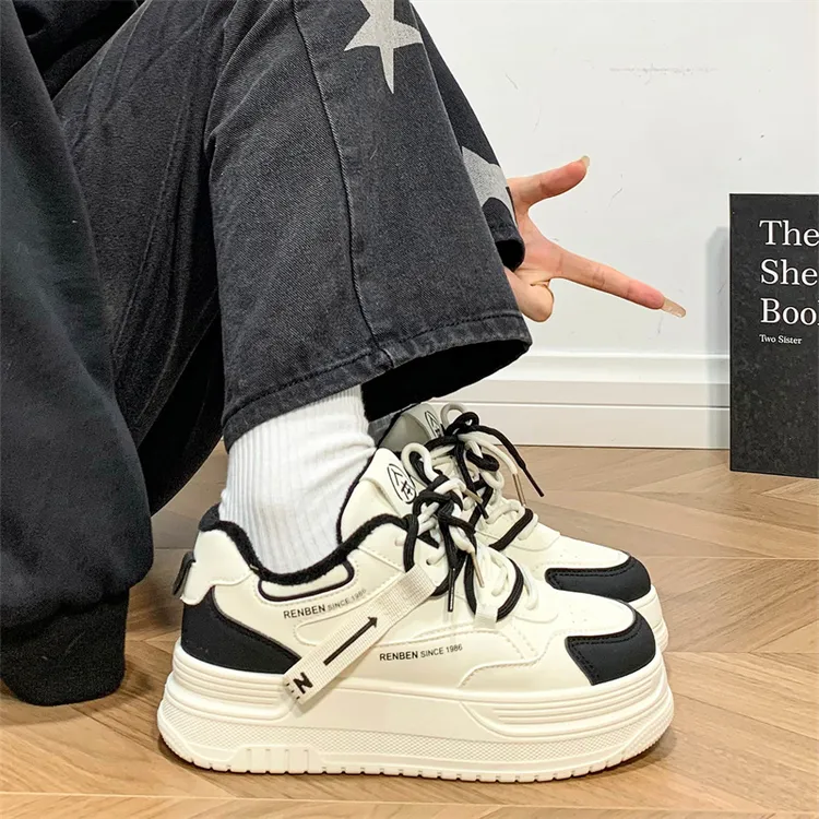 人本超火白黑加绒保暖增高板鞋女2025冬季新款厚底百搭小白鞋学生