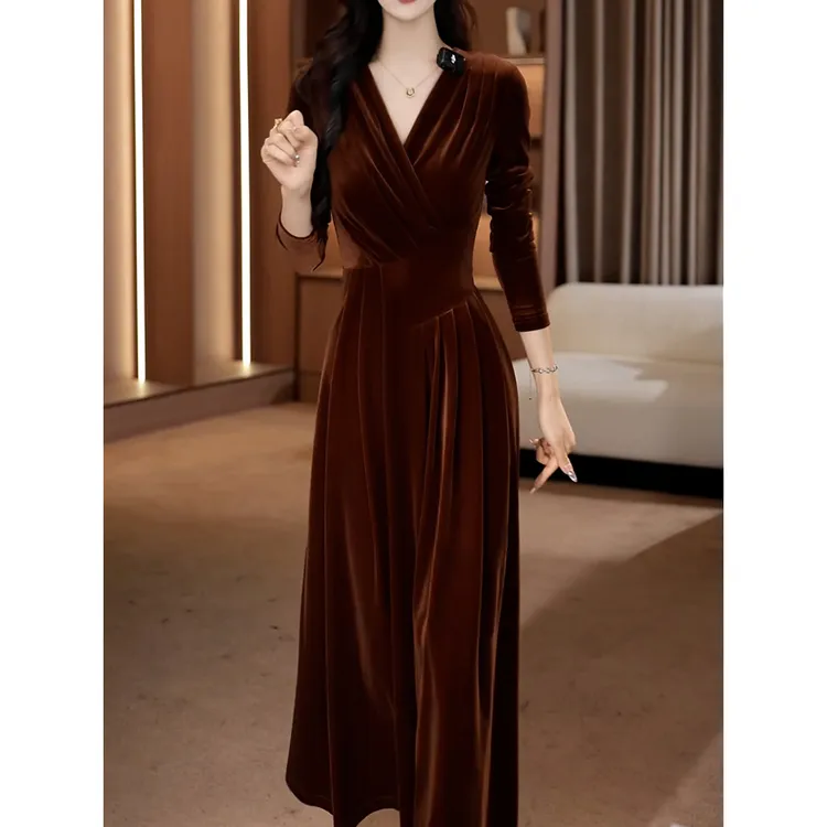 法式气质优雅丝绒V领连衣裙2026春季新款轻奢高级感高腰显瘦A字裙