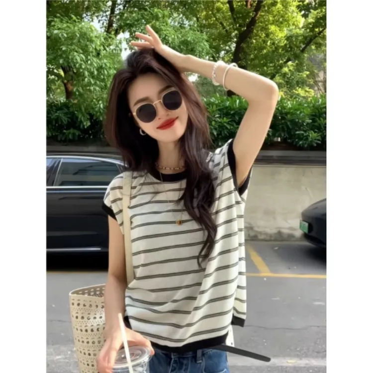 高级感小飞袖圆领T恤上衣女夏季2025新款宽松显瘦撞色条纹针织衫