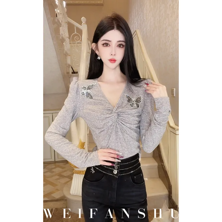 WEIFANSHU/魏凡舒【迷情灰调】早秋新款设计感V领修身显瘦针织上衣