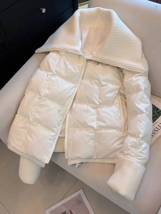 白色针织大翻领棉服2025年新款女装冬季宽松加厚保暖时尚短款外套