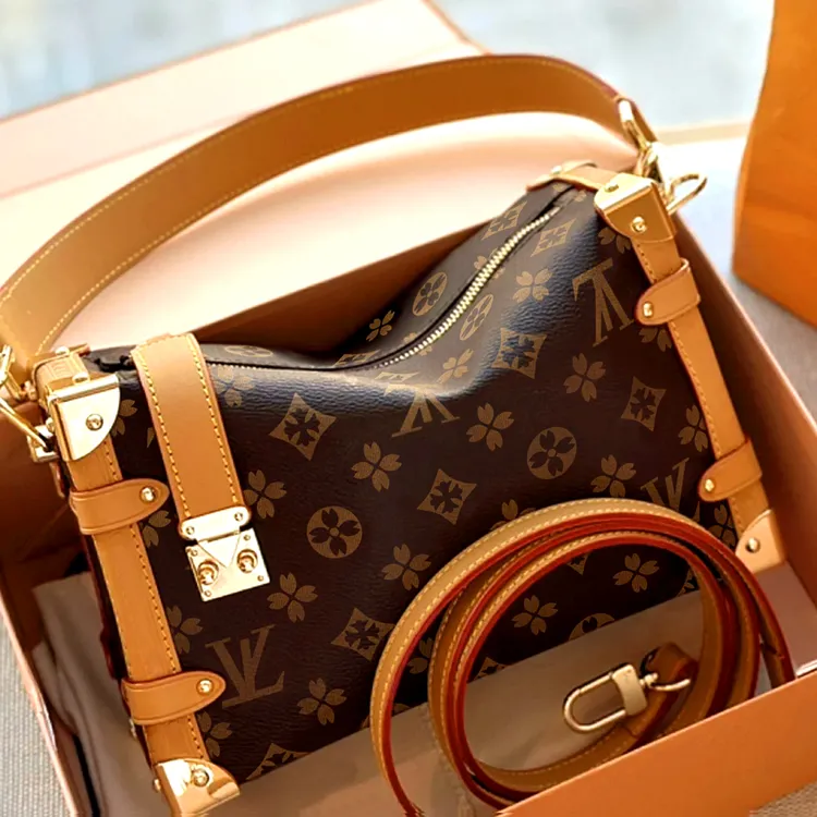 香港品牌2025新款奢侈品百搭老花复古盒子包轻奢单肩斜挎手提包