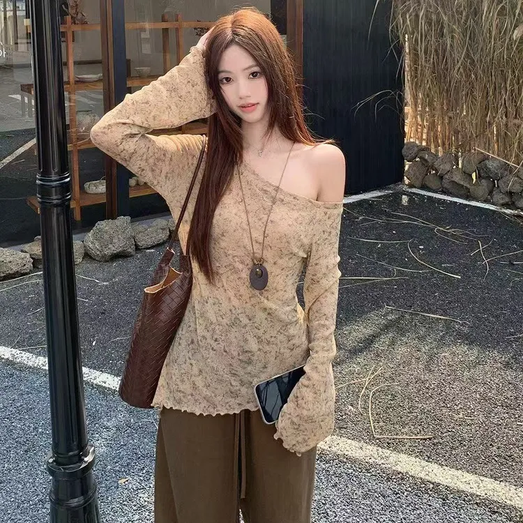 纯欲风辣妹不规则扎染斜肩长袖T恤女2025秋季新款收腰显瘦上衣