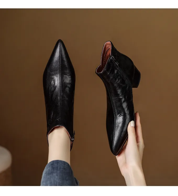 法式软羊皮尖头短靴女粗跟显瘦方跟2025秋冬新款真皮显脚小及踝靴