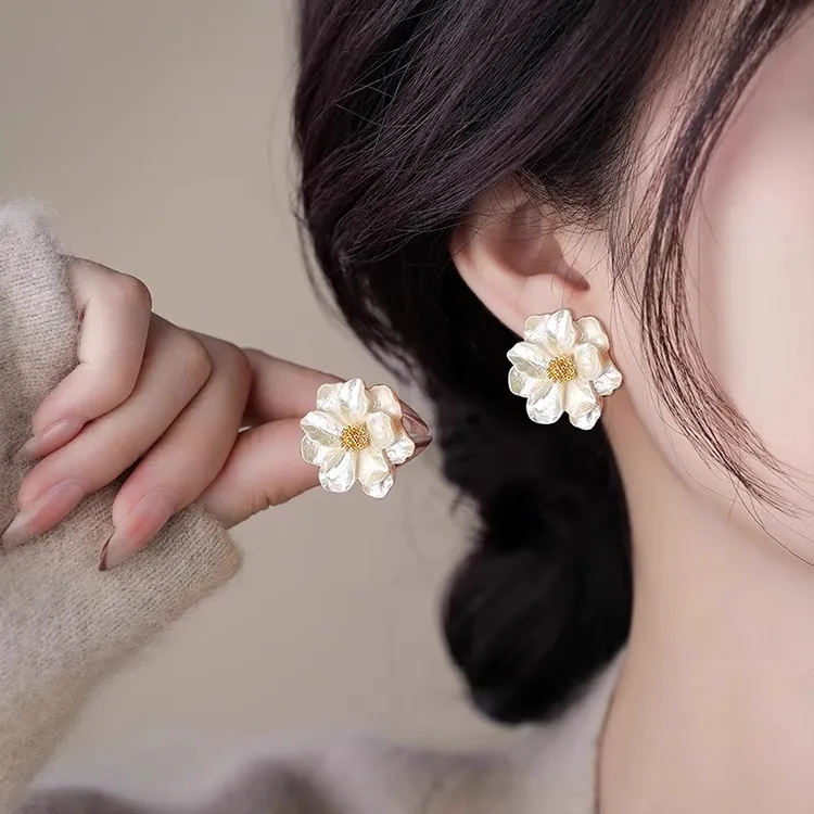 铜合金耳饰 山茶花耳钉女小众设计感气质耳环2025新款高级感耳饰