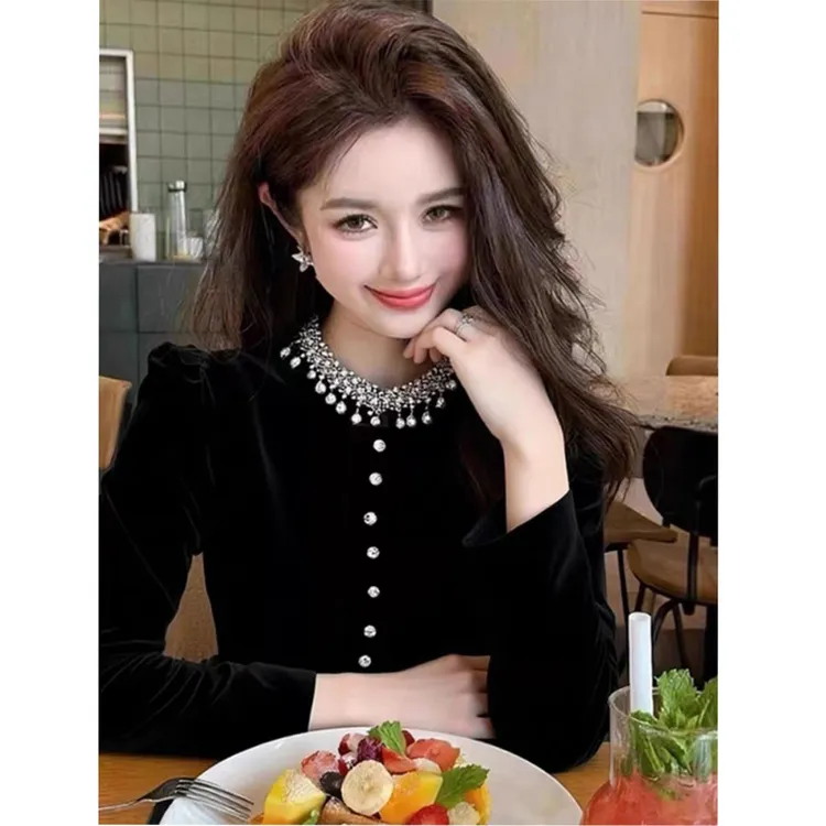 纯欲甜辣妹赫本风黑色丝绒衬衫女秋冬2025新款设计感重工钉珠上衣
