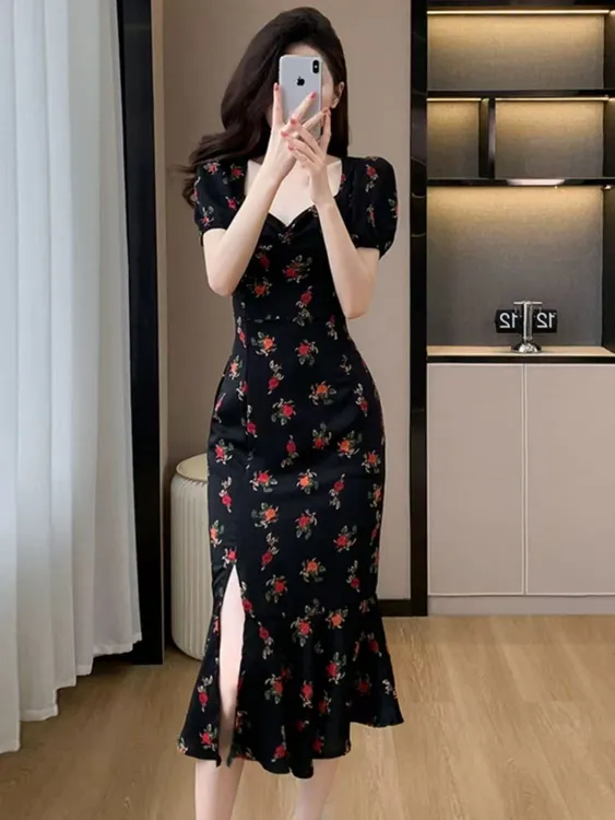 2025年夏季新款法式洋气显瘦碎花连衣裙女方领泡泡袖开叉鱼尾长裙