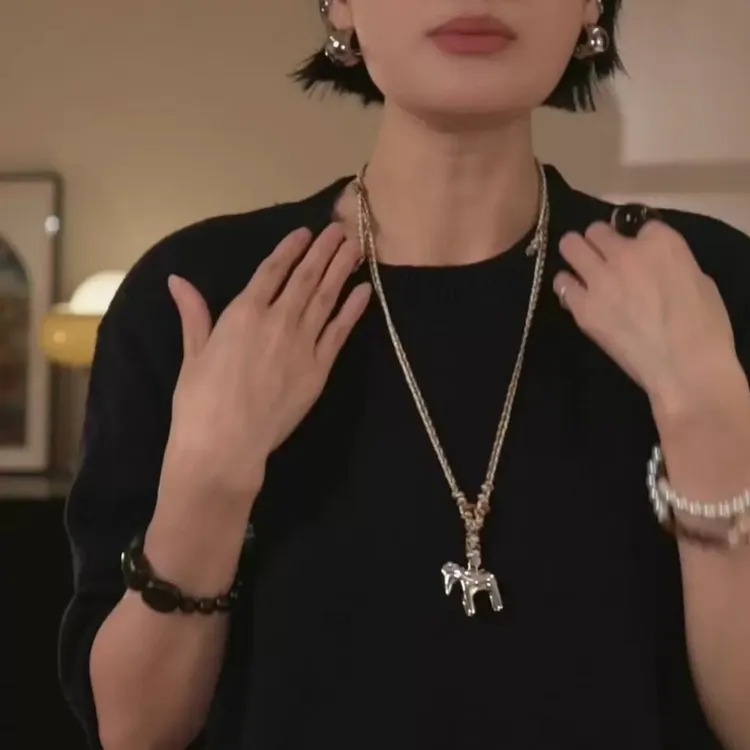 非金属棉绳项链 小马吊坠项链时髦个性新中式编织可抽拉毛衣链
