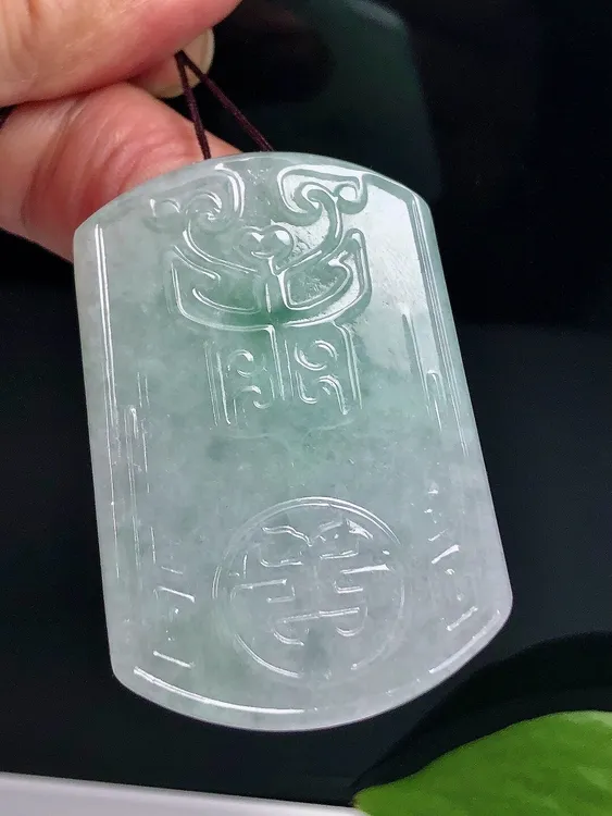 缅甸天然翡翠A货，冰润仿古平安无事牌吊坠挂件精雕雕刻好大气冰透