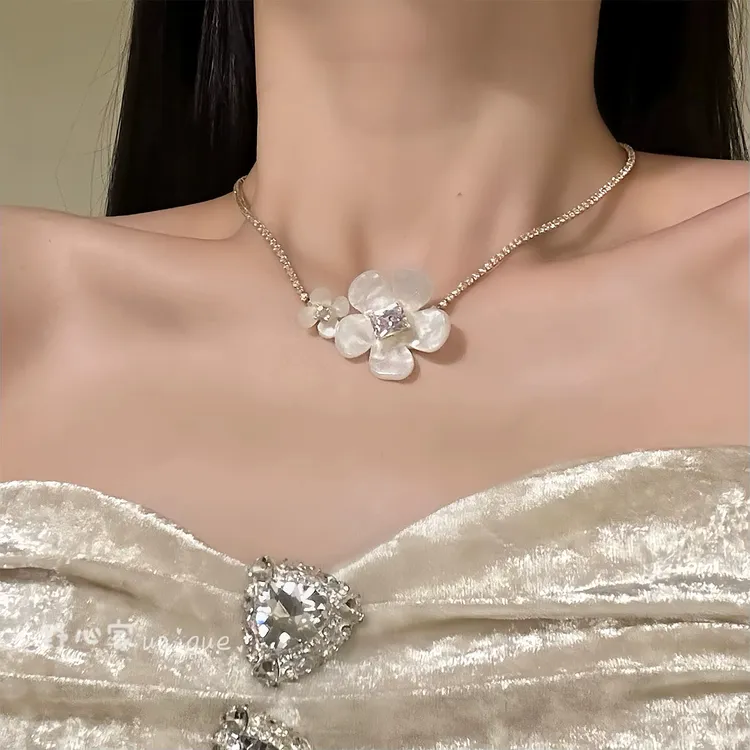 铜合金贝壳项链 【温柔茶花】法式气质闪锆花朵项链简约设计锁骨链