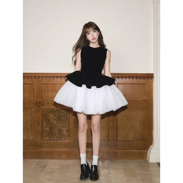 韩系高级感超好看无袖背心连衣裙小个子丝绒拼接网纱蓬蓬裙2025夏