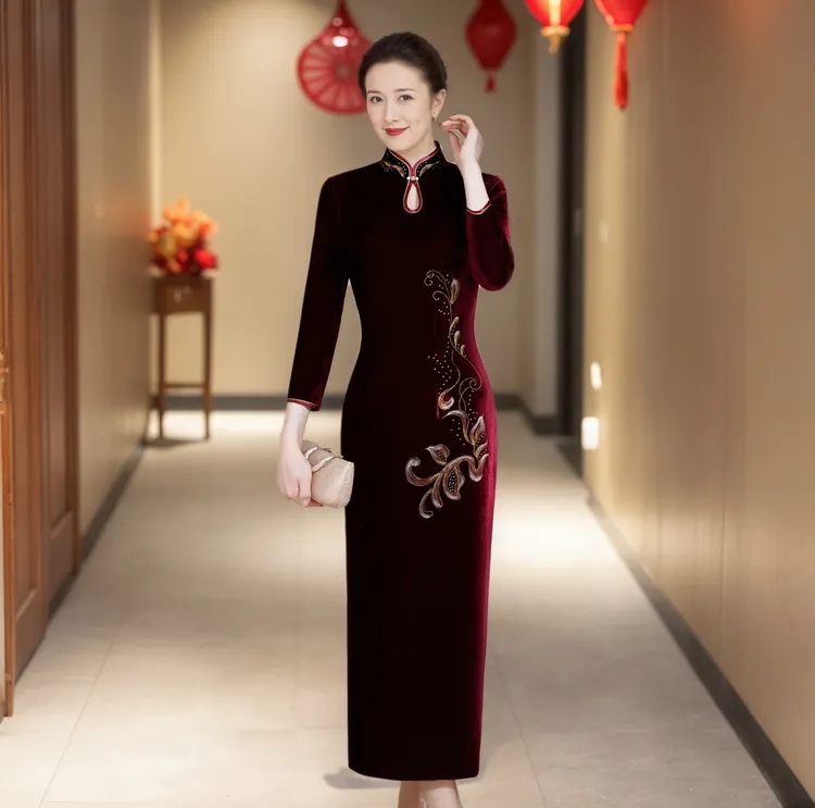 F64新款2025修身改良丝绒旗袍裙大码喜妈妈婚宴礼服长款喜婆婆