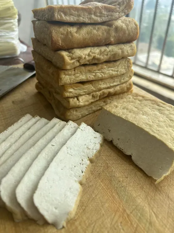 云南镇雄火烤豆腐干文火慢烤豆腐干