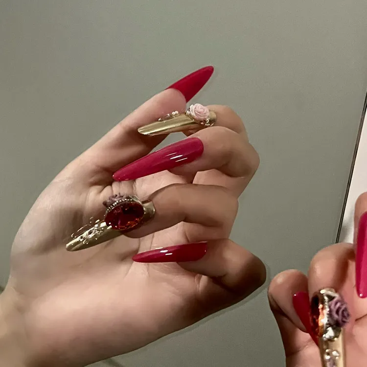 富家千金感玫红色魔镜粉爆闪纯手工高级显白穿戴甲秋冬新年美甲