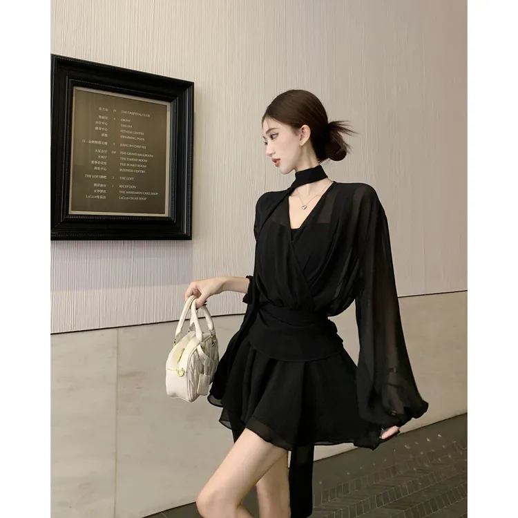 黑色V领长袖衬衫连衣裙2025春夏气质性感收腰显瘦短款百褶雪纺裙