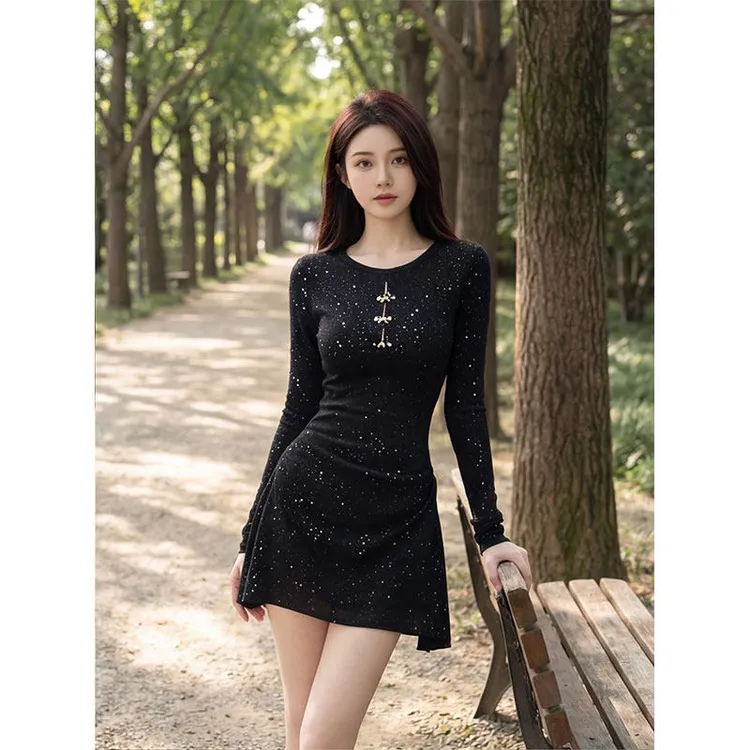 小众设计感蝴蝶装饰镂空连衣裙女秋冬新款褶皱细闪收腰包臀短裙子