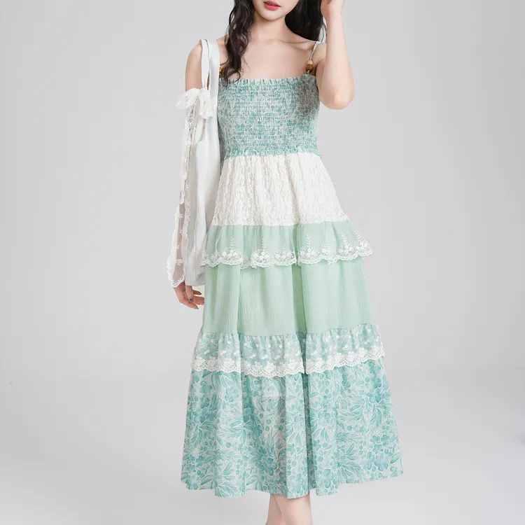 甜美森系海边度假风a字吊带蛋糕连衣裙女夏季新款收腰显瘦碎花裙