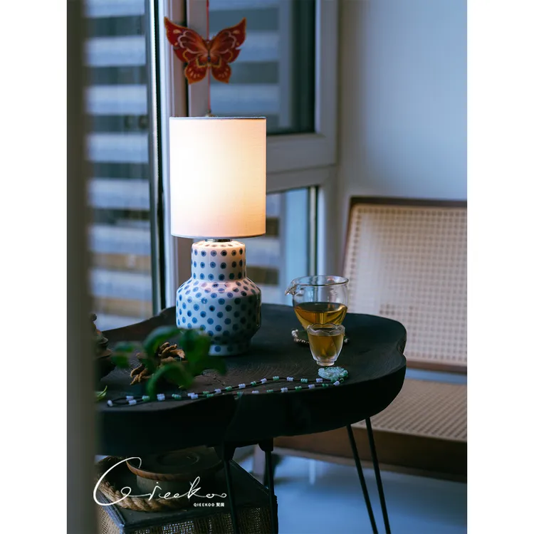 契阔家居    “草间波点”新中式高级感家居卧室青花陶瓷桌面小台灯