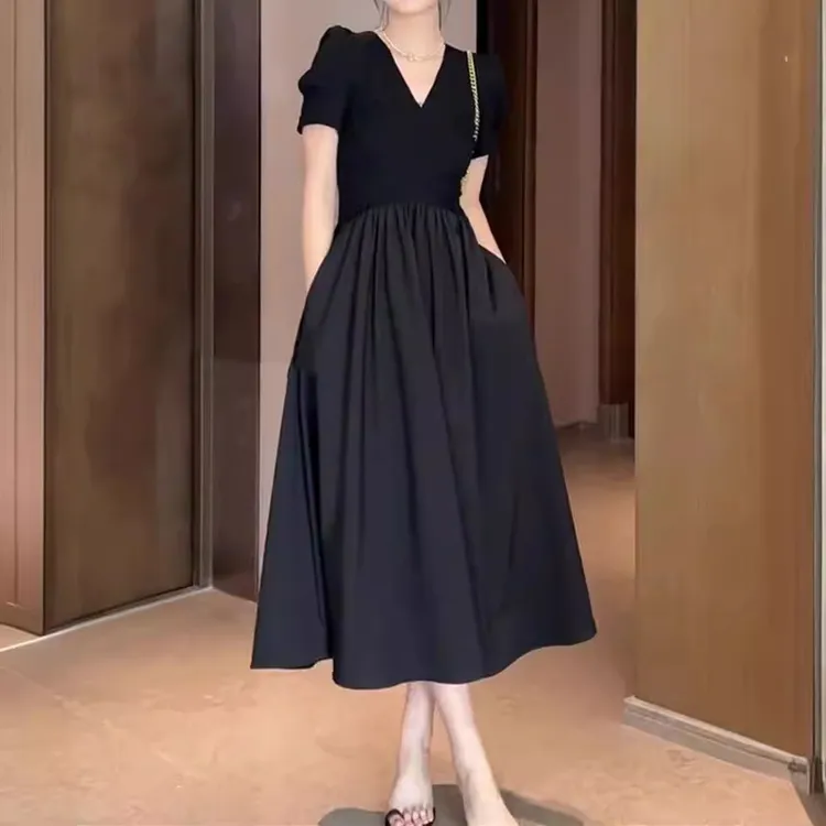 2025夏季新款法式赫本风小黑裙正式场合气质显瘦黑色领连衣裙子