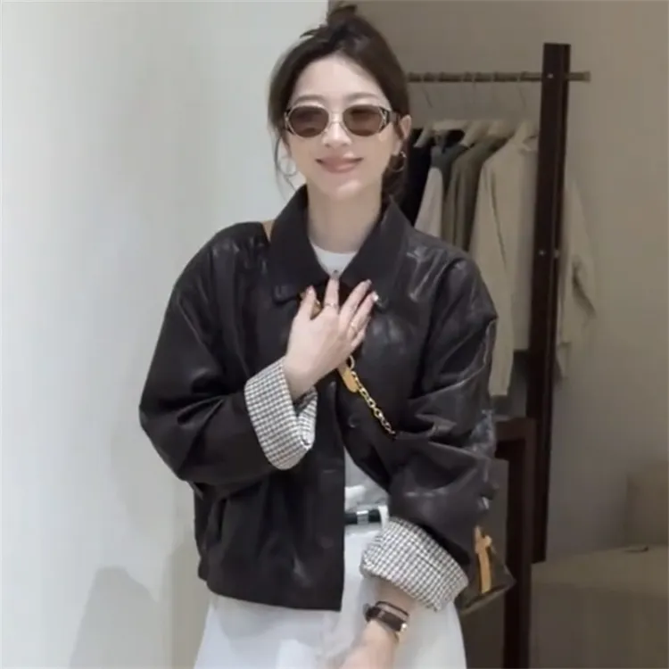 秋季翻领短款纽扣长袖皮衣女时尚休闲气质袖口格纹拼接短外套上衣
