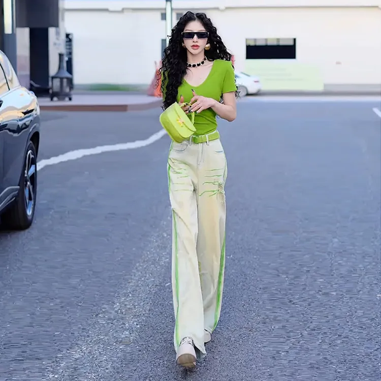 超火酷多巴胺飒两件套休闲运动套装女夏季减龄v领短袖绿色牛仔裤