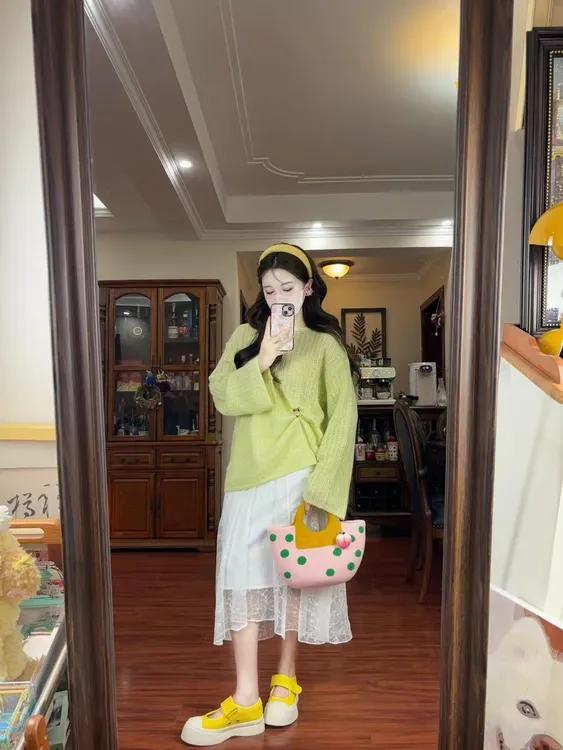 2025春季新款小清新绿色镂空针织衫气质绝美上衣超仙半身裙两件套