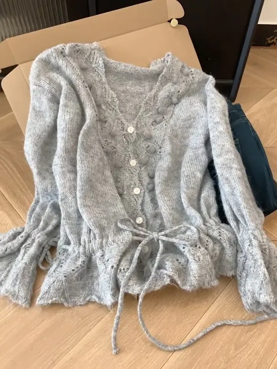 灰色喇叭袖复古v领长袖宽松外穿毛衣女士慵懒风针织衫上衣设计感