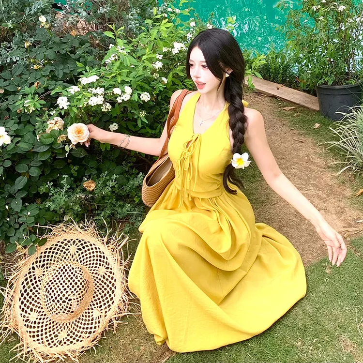法式气质挂脖露背吊带连衣裙女度假风高级感收腰松紧系带长裙夏新