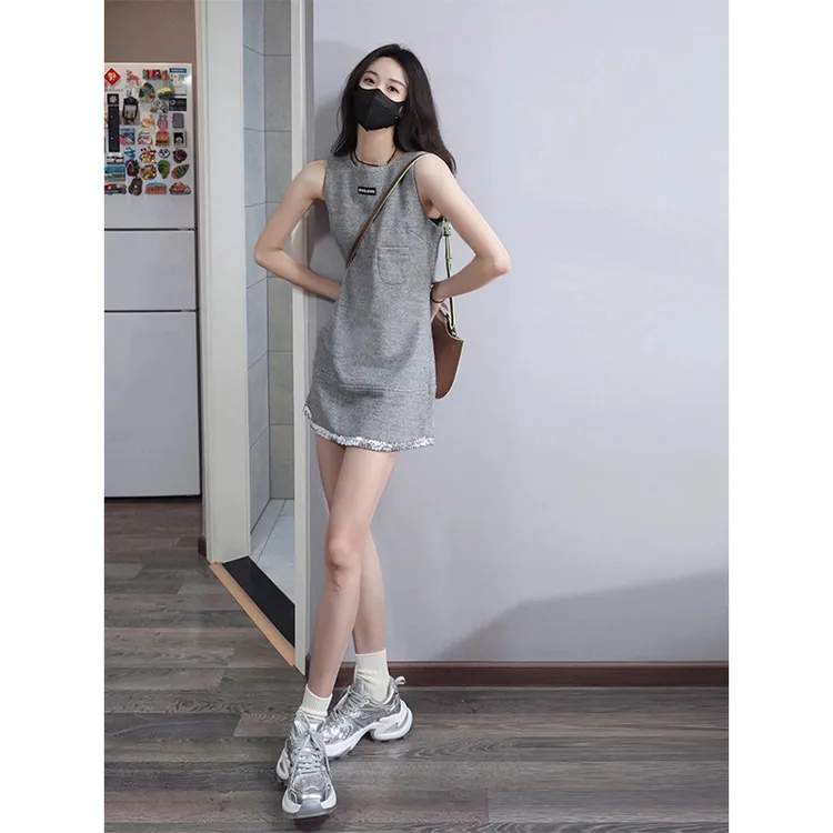 美式休闲运动连衣裙女夏季2025新款气质显瘦减龄收腰无袖背心裙子