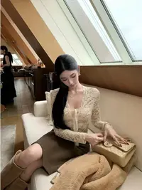 B12-4两色“网纱蕾丝”长袖上衣