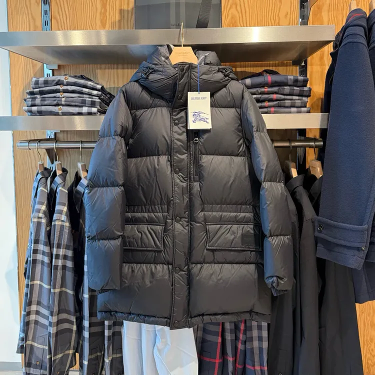 未使用 BURBERRY/博柏利 黑色连帽长款鸭绒羽绒服 80910881