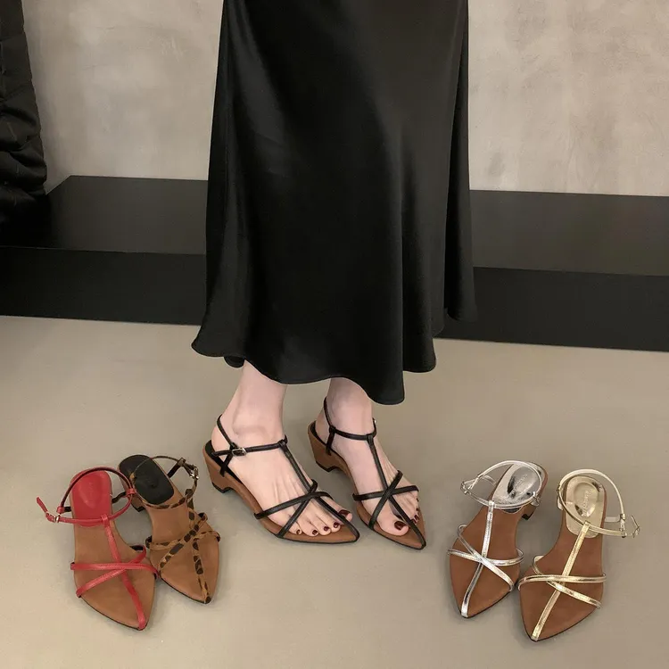 小众高级感粗跟尖头凉鞋仙女鞋子2025年夏季气质配裙子细带罗马鞋