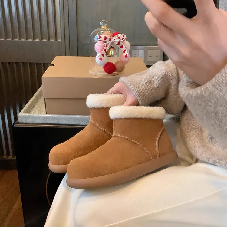 真皮~可爱大圆头加绒保暖百搭舒适平底雪地靴女新款网红勃肯鞋