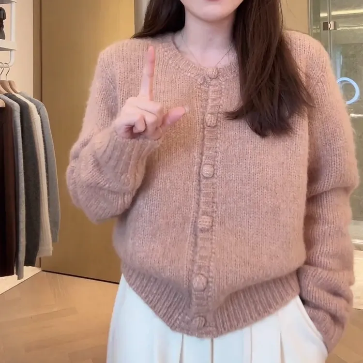 肉桂粉单排扣长袖针织开衫女秋冬2025新款韩系洋气百搭减龄上衣