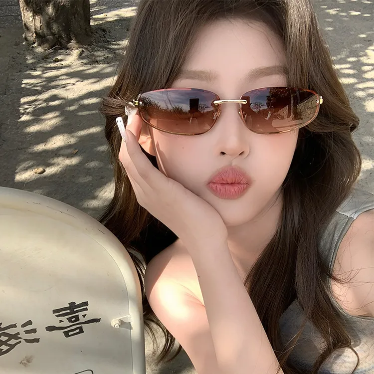 高级感无框复古茶色太阳镜曲面设计欧美风街拍防紫外线墨镜女