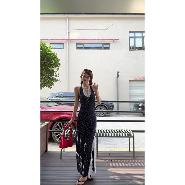 今年流行的蕾丝开叉碎花连衣裙夏季度假风收腰A字小个子长裙女