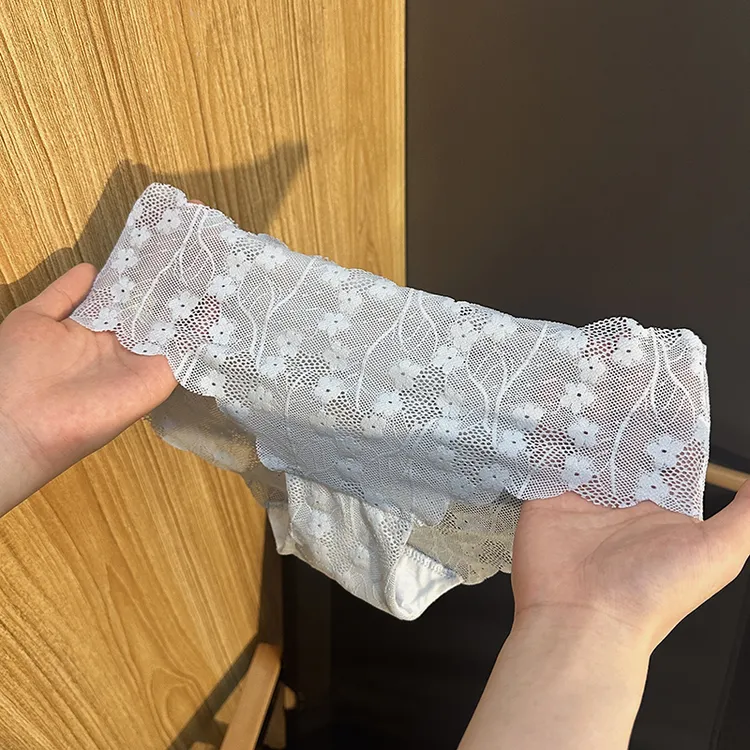 纯欲风浪漫性感速干蕾丝裸感透气低腰轻薄修身少女提臀三角裤内裤