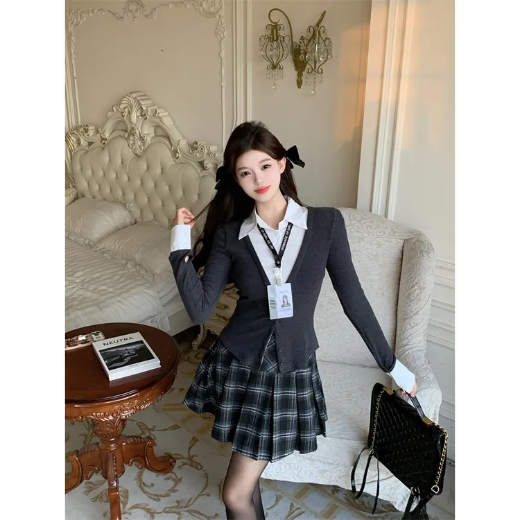 气质大码衬衫女设计感小众纯欲甜辣妹性感加绒别致衬衣显瘦时尚