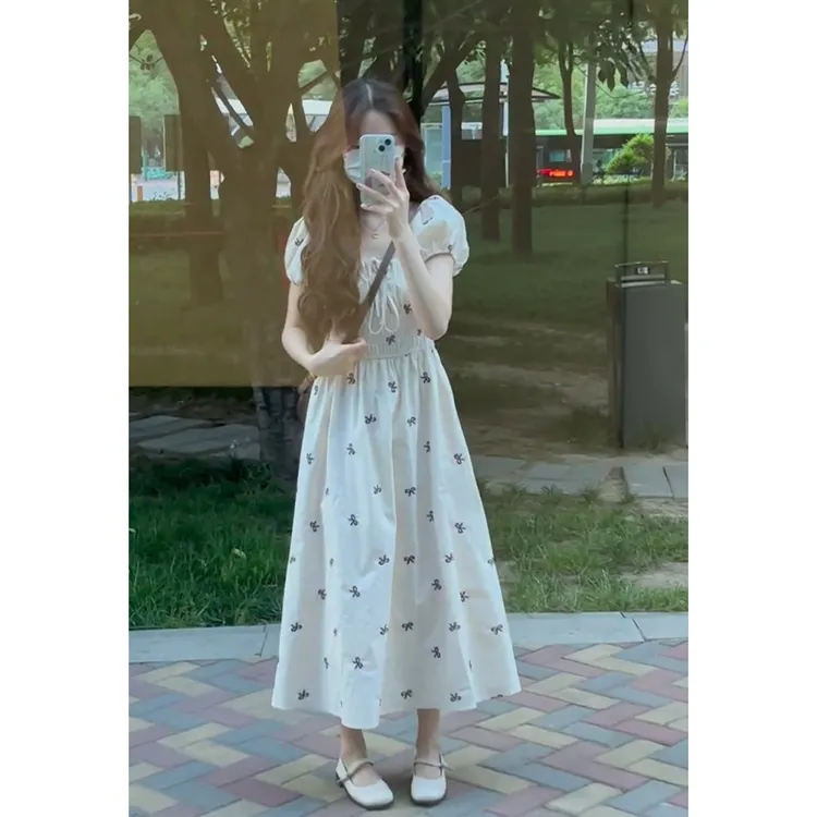 连衣裙女2025夏季新款法式气质泡泡袖方领系带收腰显瘦中长款裙子
