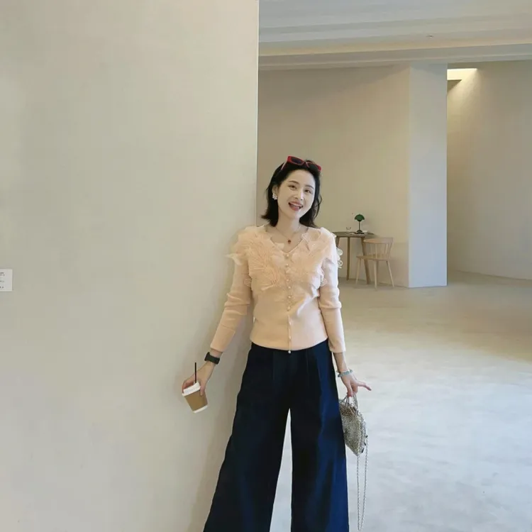 2025春季法式高级感气质粉色蕾丝V领针织衫女搭配高腰牛仔两件套