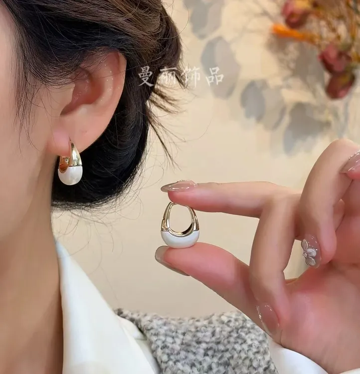 铜合金耳饰 2026秋冬百搭奶油滴釉耳环
