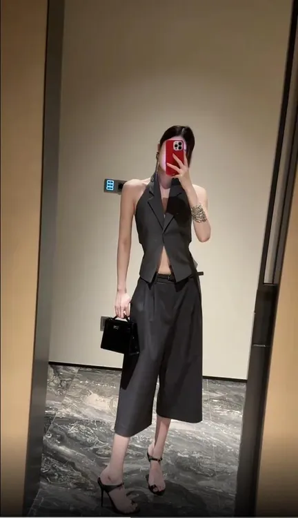 2025夏季新款高级感辣妹百搭露背吊带背心配休闲西装阔腿裤两件套